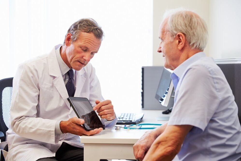 Patient atteint de prostatite lors d'un rendez-vous chez un médecin pour un médecin